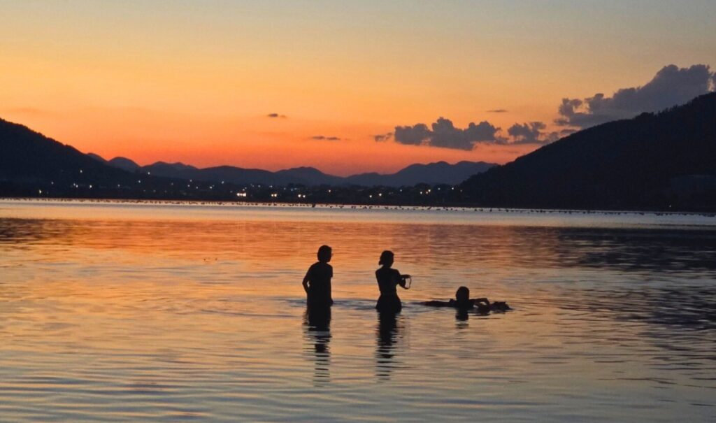 swimming at lake jindabyne
