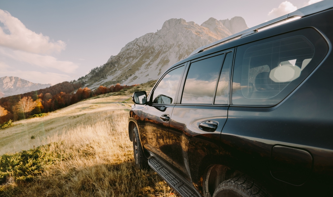travelling-to-snowy-mountains-by-electric-car