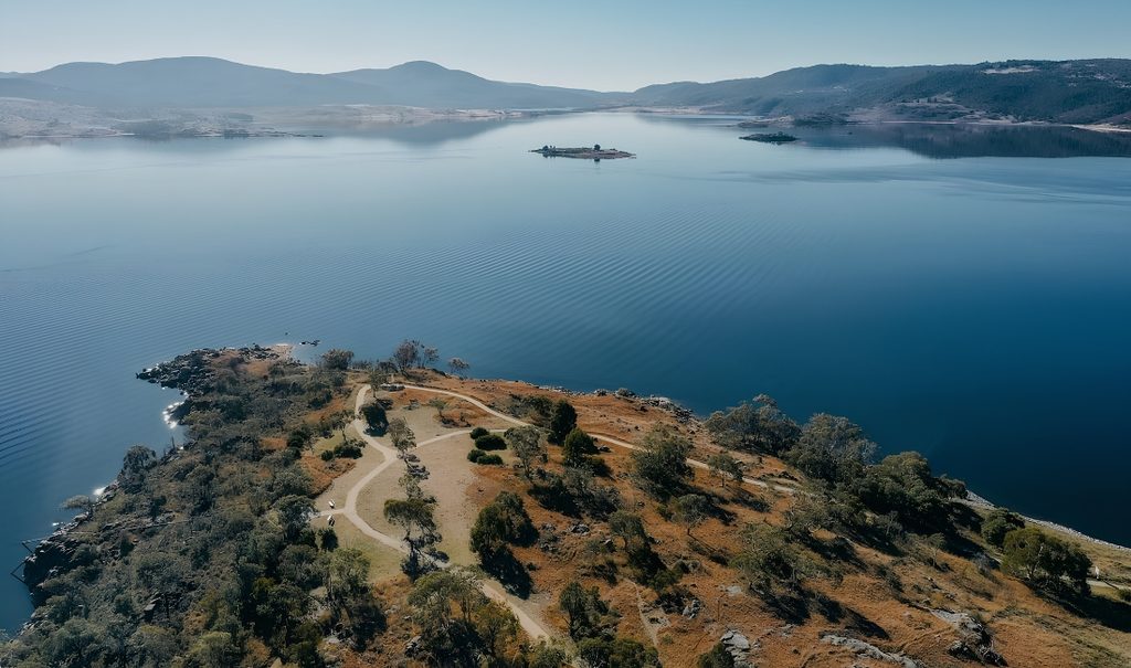 lake jindabyne
