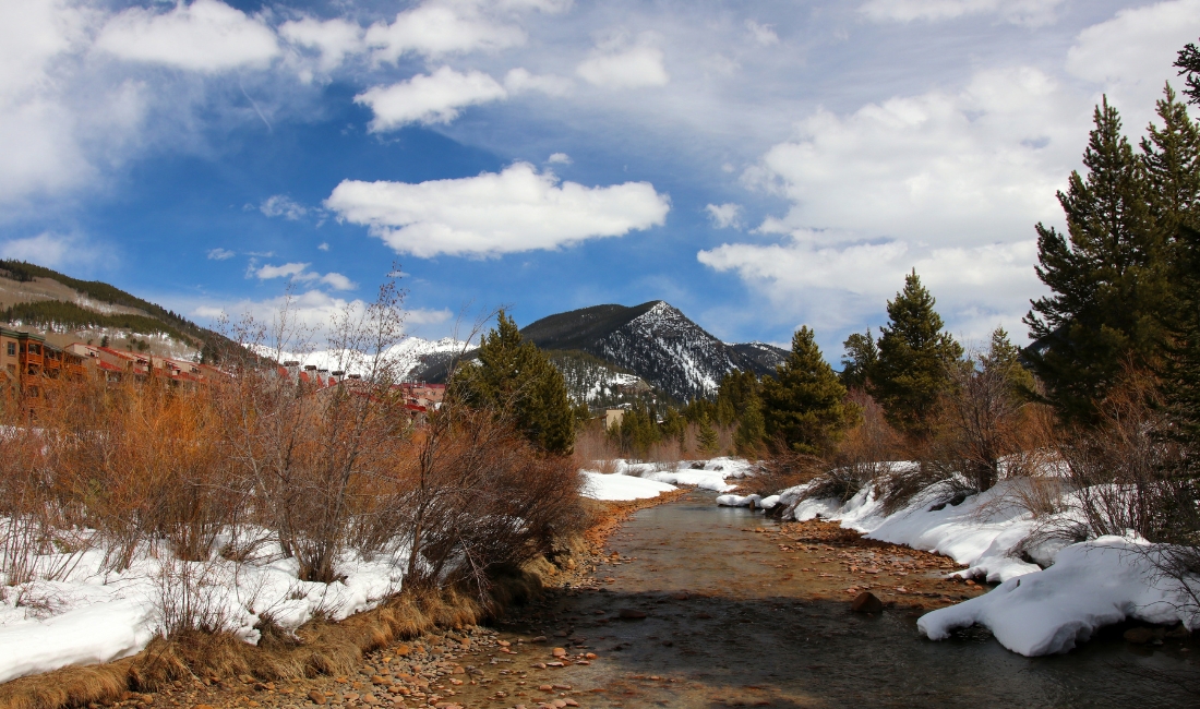 snowy mountains are worth visiting in spring